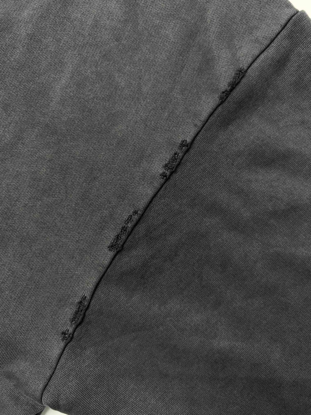 Balenciaga 巴黎世家 纯色领口穿孔金属饰品卫衣 长袖 圆领 秋冬 男女同款 黑色 762718TPVD91055