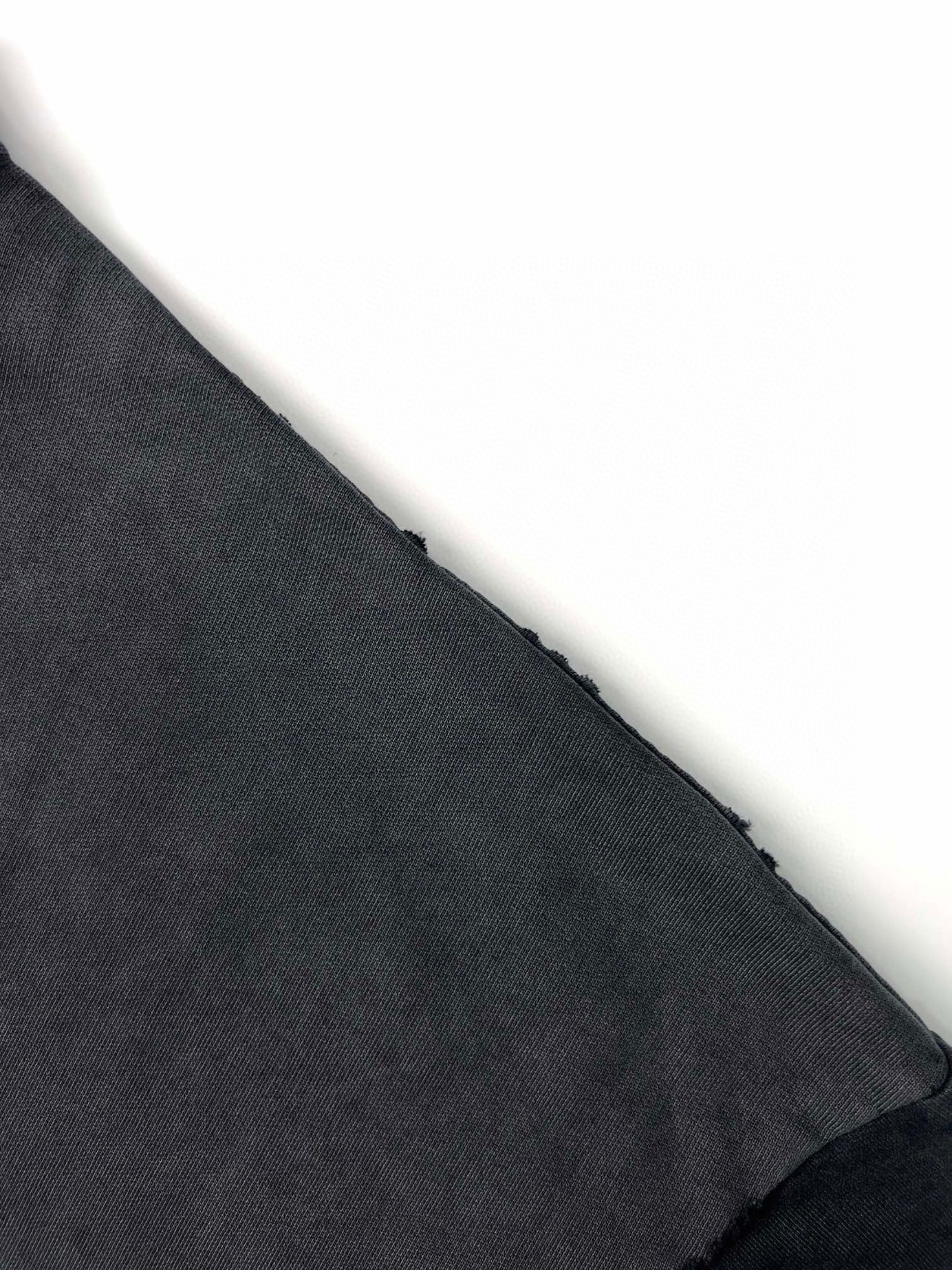 Balenciaga 巴黎世家 纯色领口穿孔金属饰品卫衣 长袖 圆领 秋冬 男女同款 黑色 762718TPVD91055