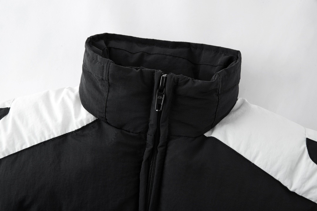 Balenciaga 巴黎世家 字母logo印花 足球羽绒服 外套 保暖 长袖 黑色