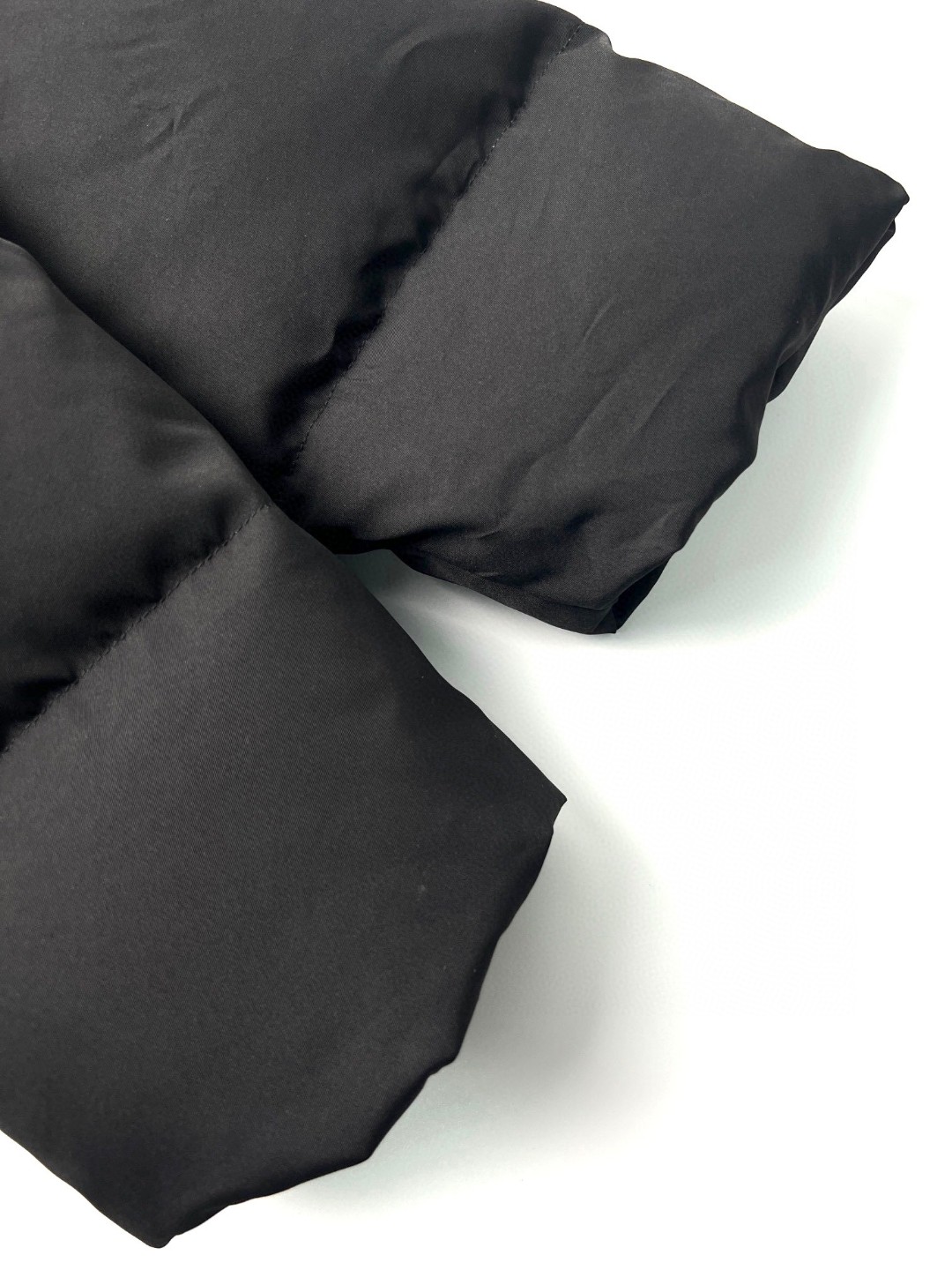 Givenchy 纪梵希 SS23 纯色立领拉链夹克 羽绒服 外套 秋冬款 黑色 BM00ZY13YT001