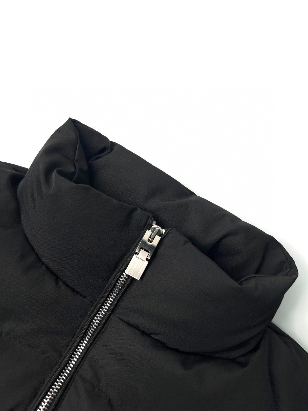 Givenchy 纪梵希 SS23 纯色立领拉链夹克 羽绒服 外套 秋冬款 黑色 BM00ZY13YT001