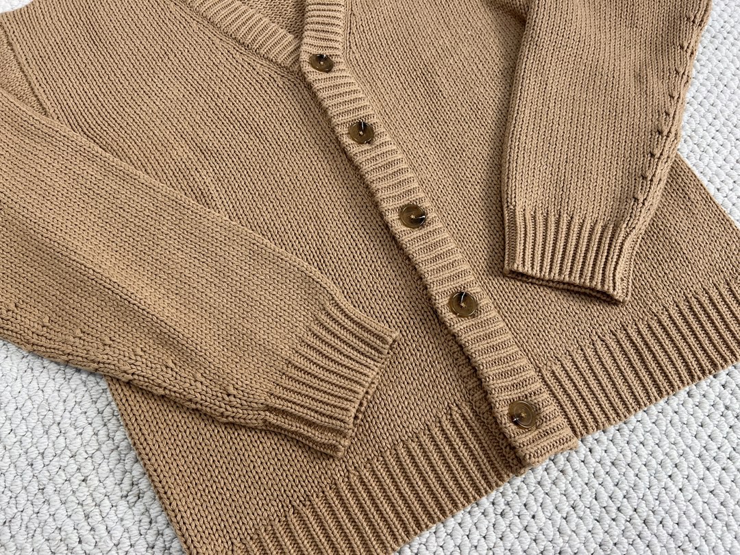 PRADA 普拉达 纯色V领开衫 毛衣 针织衫 长袖 秋冬款 棕色 P25L42-11CT-F0040-S-222