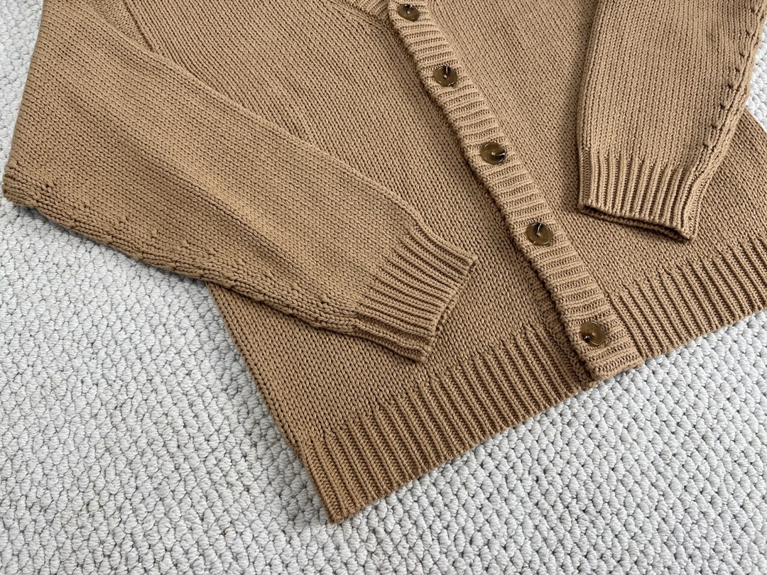 PRADA 普拉达 纯色V领开衫 毛衣 针织衫 长袖 秋冬款 棕色 P25L42-11CT-F0040-S-222