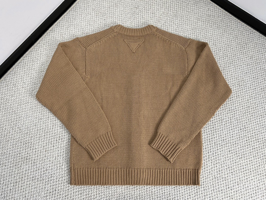 PRADA 普拉达 纯色V领开衫 毛衣 针织衫 长袖 秋冬款 棕色 P25L42-11CT-F0040-S-222