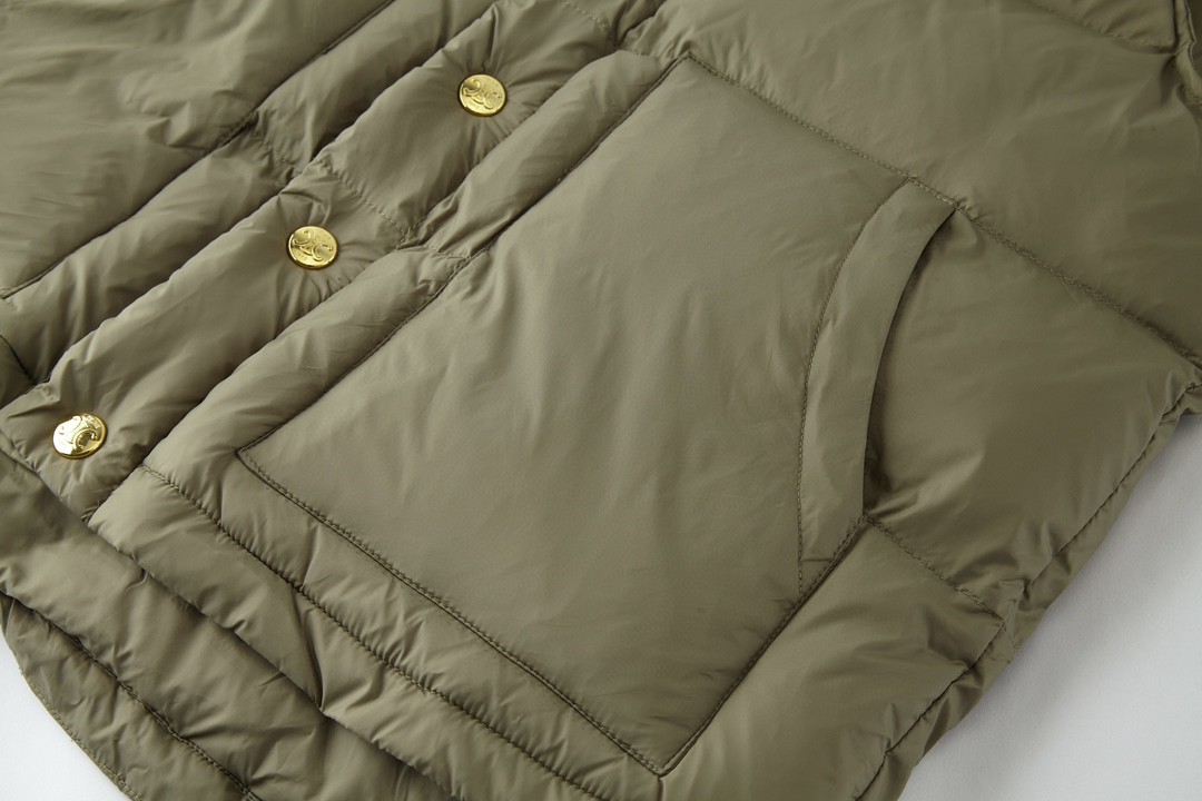 CELINE 赛琳 纯色 Logo 刺绣单排扣无袖马甲 外套 羽绒服 褐色 2W987906V-02KK