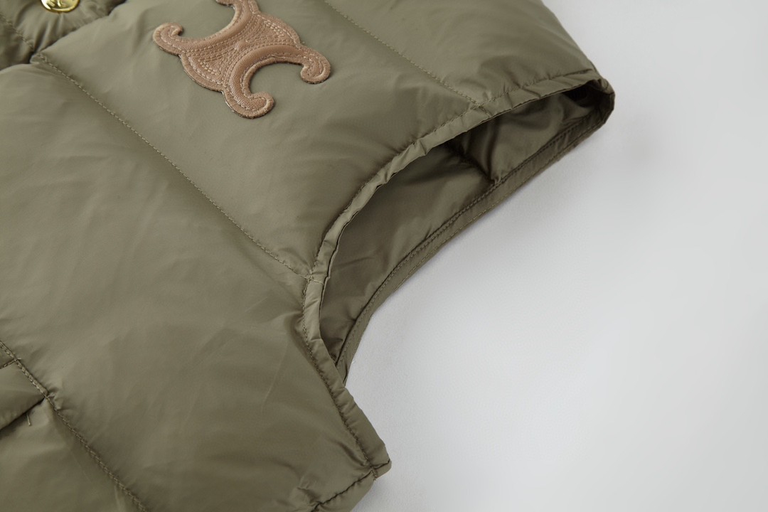 CELINE 赛琳 纯色 Logo 刺绣单排扣无袖马甲 外套 羽绒服 褐色 2W987906V-02KK