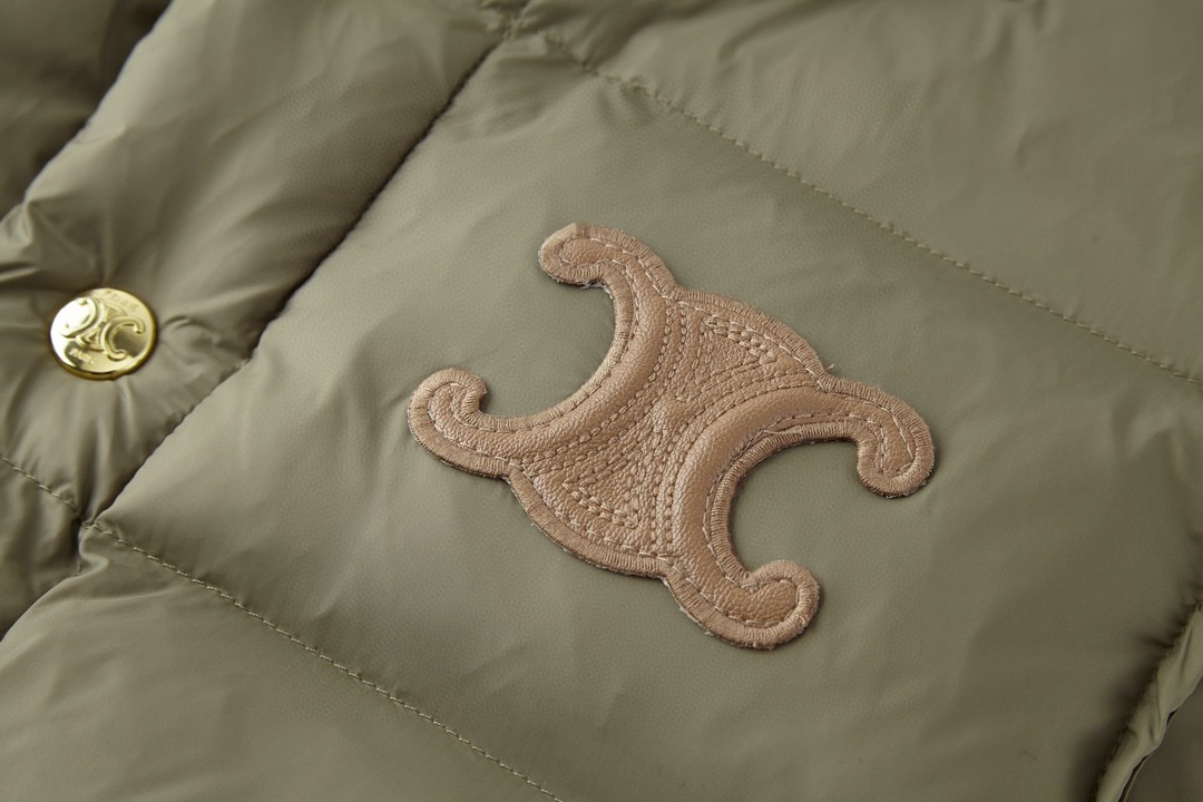 CELINE 赛琳 纯色 Logo 刺绣单排扣无袖马甲 外套 羽绒服 褐色 2W987906V-02KK