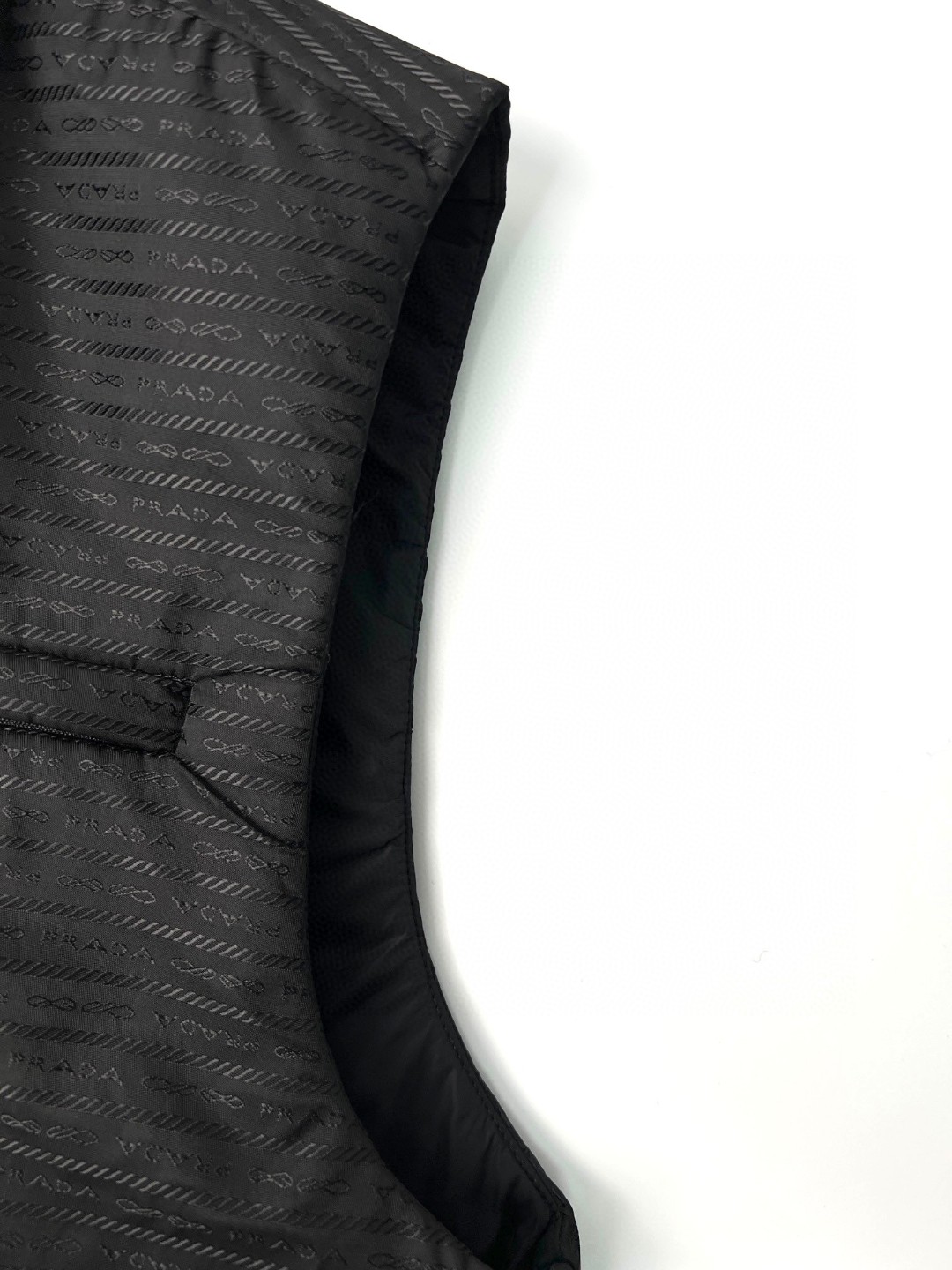 PRADA 普拉达 纯色徽标翻领马甲 棉服 无袖 男女同款 黑色 SGC058-11FC-F0002-S-221