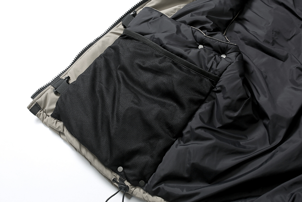 779# MADNESSxMEANSWHILE 联名款 FW25 侧开衩防水防工装简约纯色 可脱卸帽无袖马甲 男女同款  25FW-JKT-MNSWHL02-D003-GRY