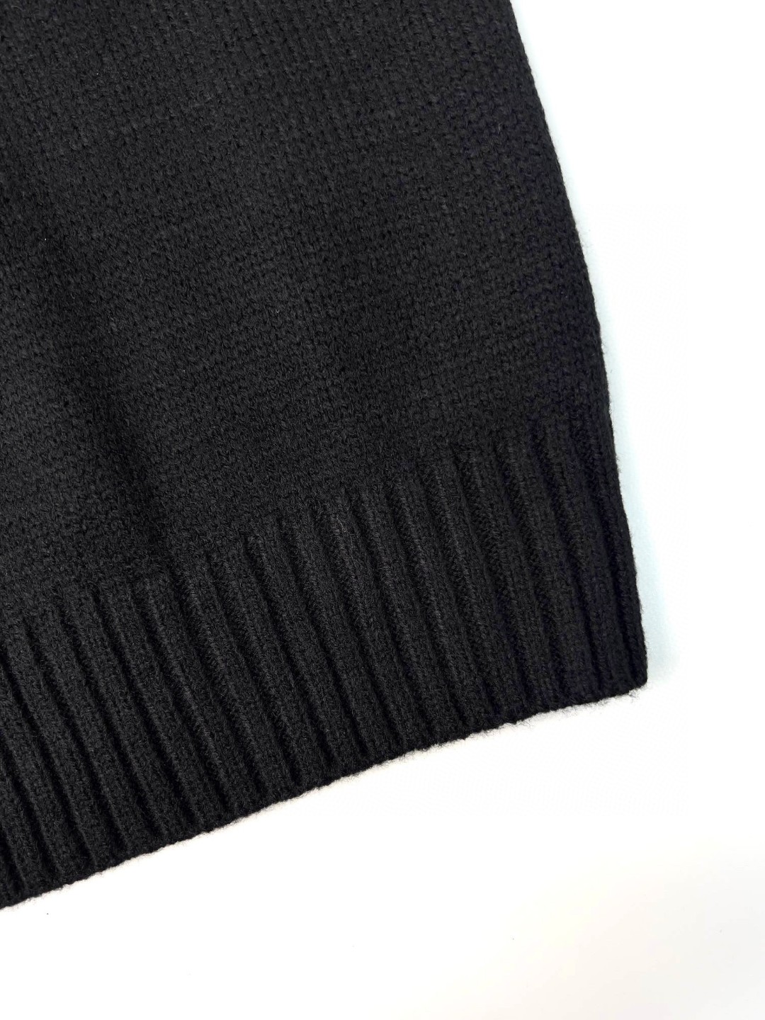 PRADA 普拉达 SS21 字母Logo提花套头毛衣 针织衫 长袖 秋冬款 黑色 UMB223-1YMW-F0002-S-211