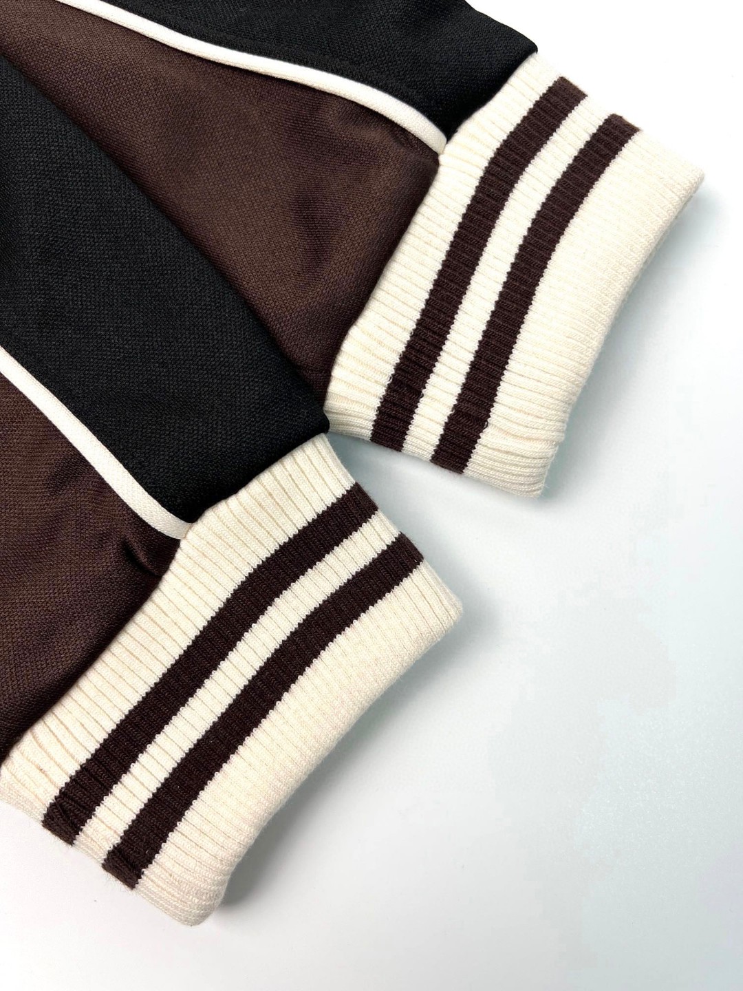 CELINE 赛琳 SS23拼色logo刺绣立领 夹克 外套 长袖 秋冬款 黑白红 2Y43C121O-01ZR