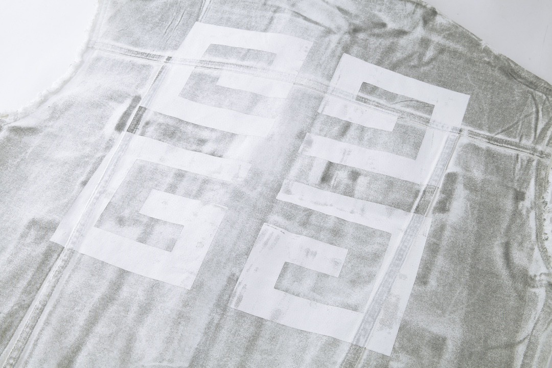 Givenchy 纪梵希 水洗拉链反光牛仔马甲 外套 无袖 秋冬款 灰白色 BM012A5Y4U-069