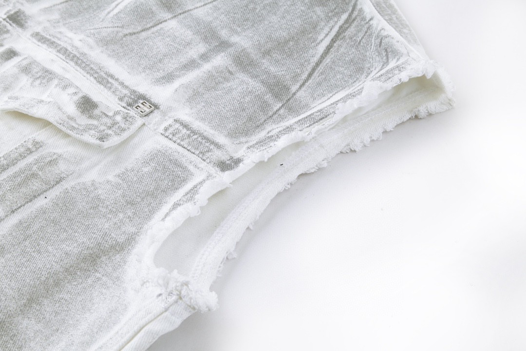 Givenchy 纪梵希 水洗拉链反光牛仔马甲 外套 无袖 秋冬款 灰白色 BM012A5Y4U-069