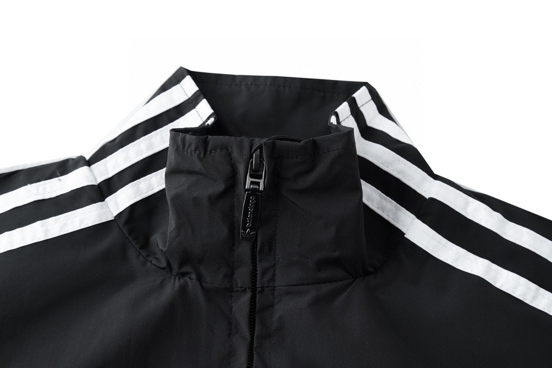Balenciaga 巴黎世家 adidas originals 联名款 SS22 Logo印花条纹边运动衣 夹克 外套 黑色 712280TNQ221000