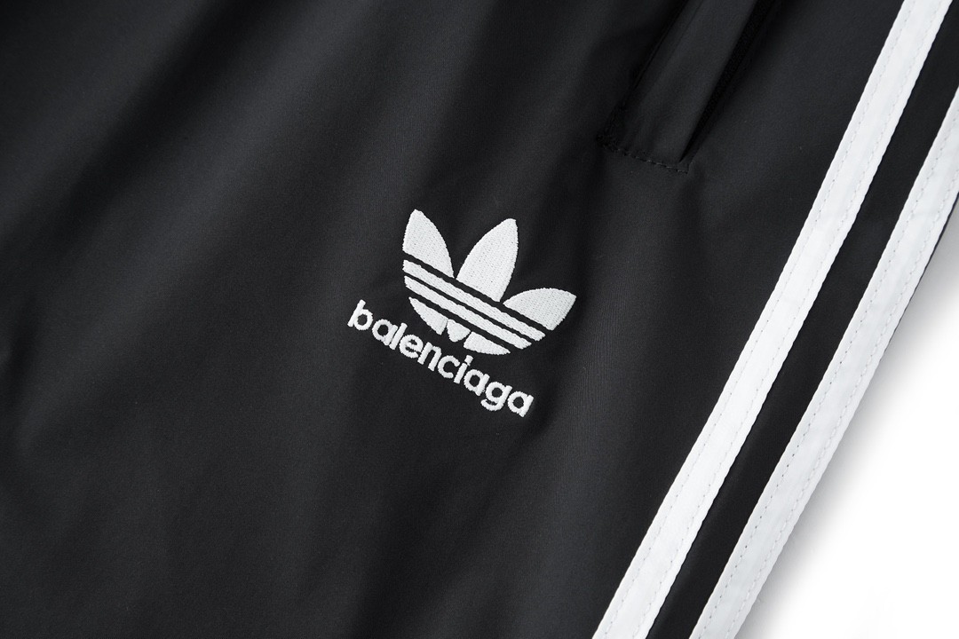 Balenciaga 巴黎世家 adidas originals 联名款 SS22 Logo印花条纹边运动裤 长裤 休闲裤 男款 黑色 