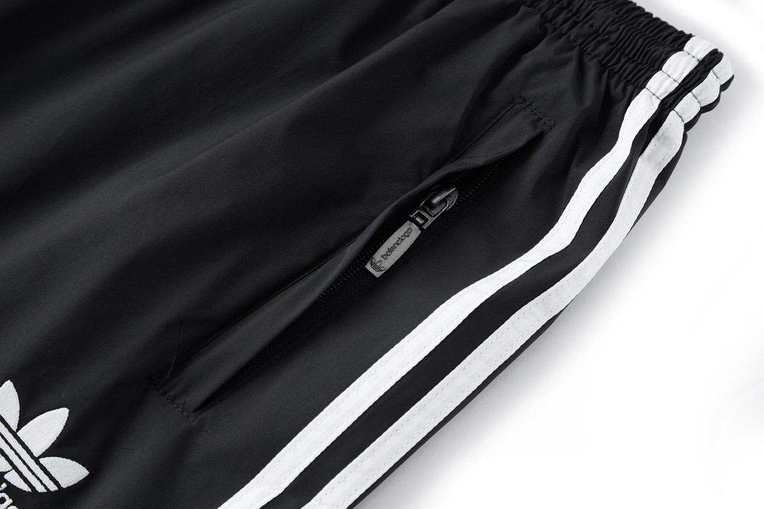 Balenciaga 巴黎世家 adidas originals 联名款 SS22 Logo印花条纹边运动裤 长裤 休闲裤 男款 黑色 
