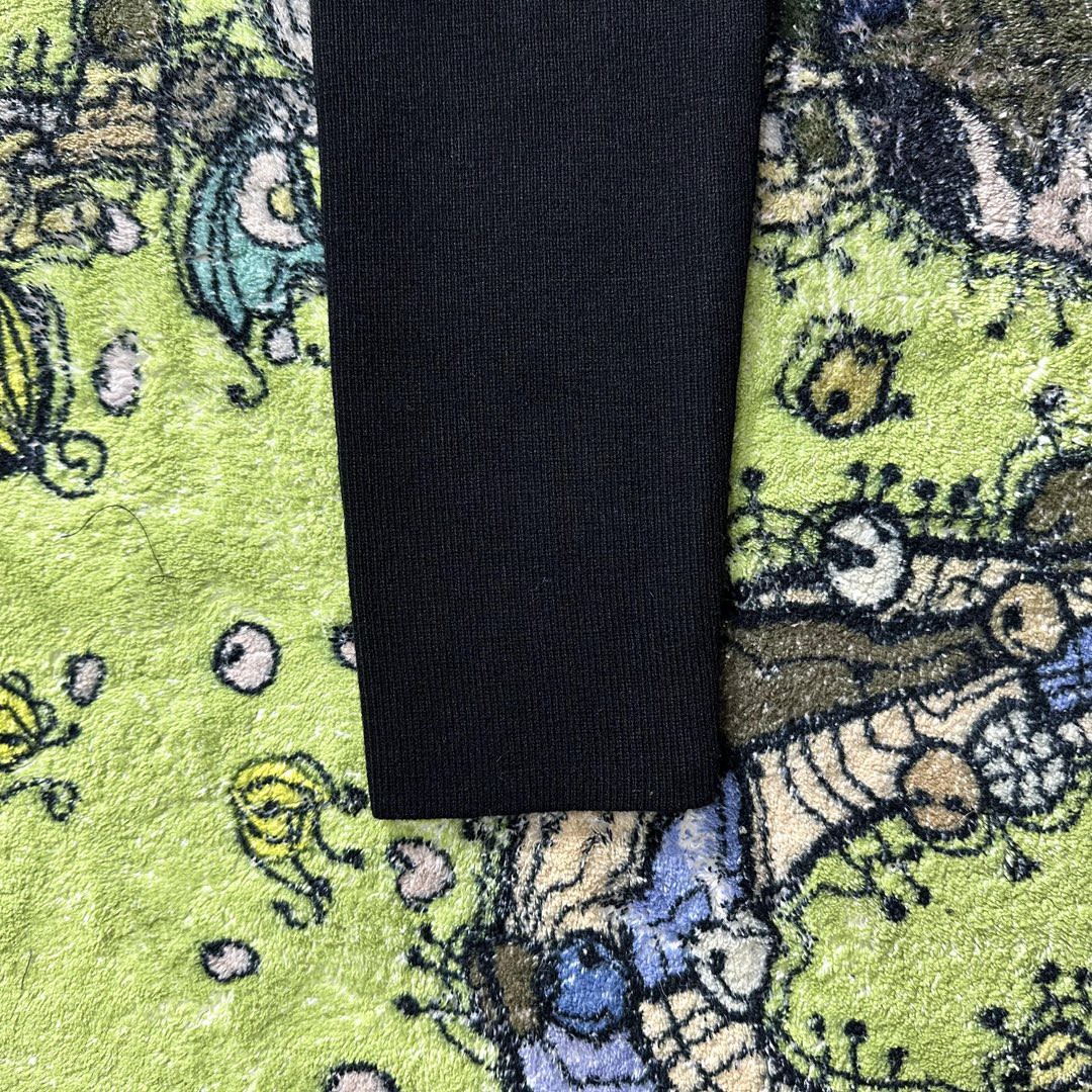 Loewe 罗意威 纯色后背浮雕抽绳连帽卫衣 开衫 短款 秋冬 黑色 S359Y16K42-2100