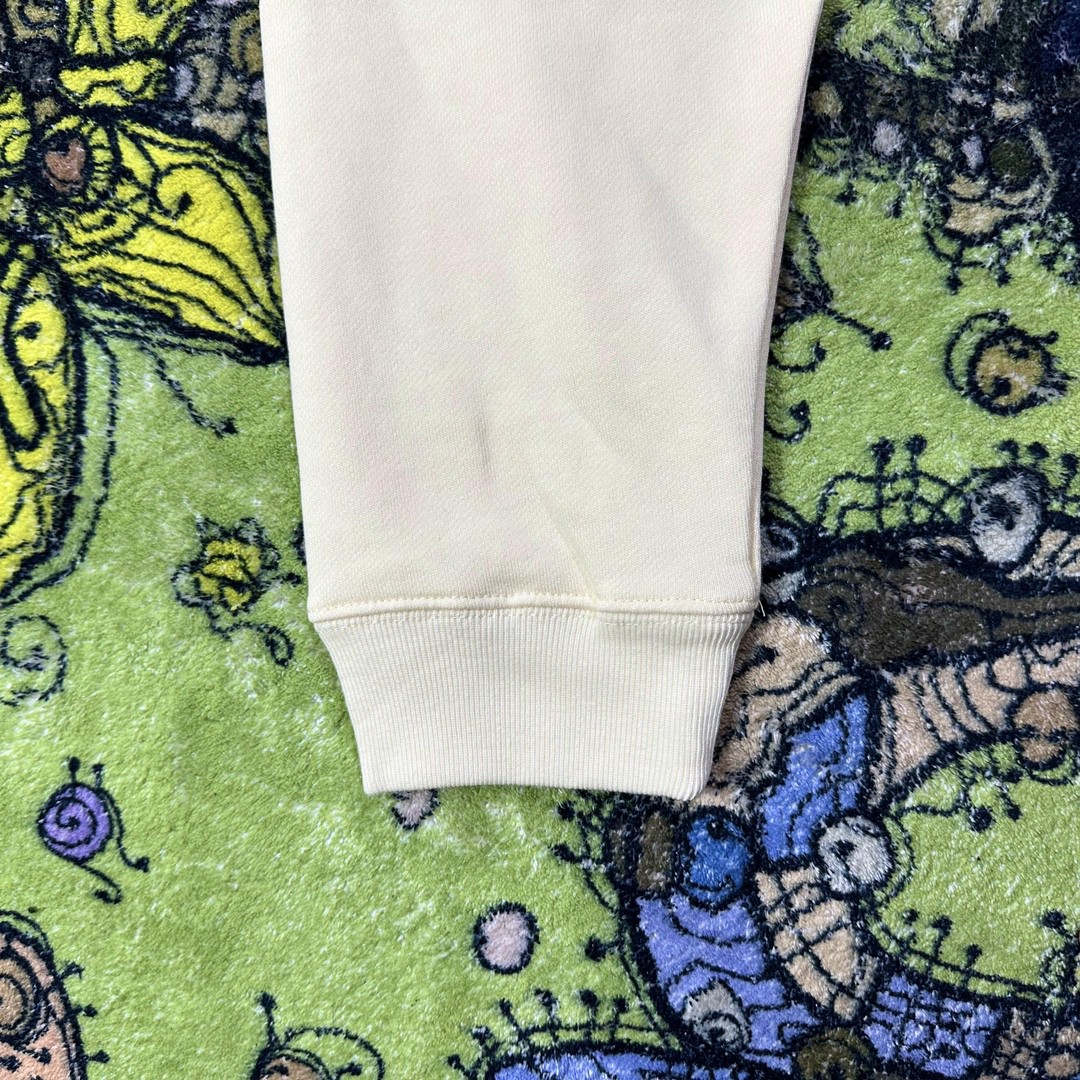 Loewe 罗意威 哈尔的移动城堡 联名款 小火焰刺绣拼皮口袋抽绳连帽卫衣 卫衣 秋冬 粉色 HB44Y24X04-2060