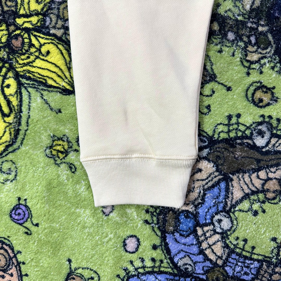 Loewe 罗意威 哈尔的移动城堡 联名款 小火焰刺绣拼皮口袋抽绳连帽卫衣 卫衣 秋冬 米白 HB44Y24X04-2370