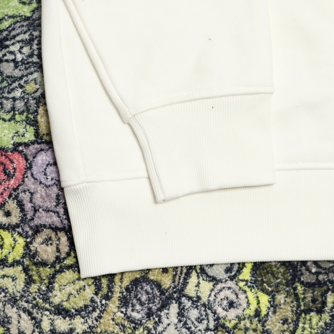 Loewe 罗意威 胸口字母印花卫衣 圆领 长袖 秋冬 白色