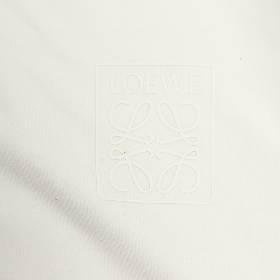 Loewe 罗意威 胸口字母印花卫衣 圆领 长袖 秋冬 白色