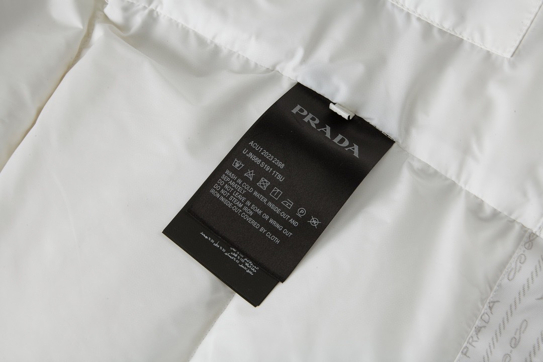 PRADA 普拉达尼龙提花拉链立领羽绒服 外套 保暖 白色 黑色
