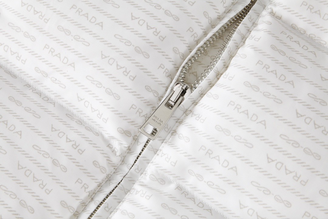 PRADA 普拉达尼龙提花拉链立领羽绒服 外套 保暖 白色 黑色
