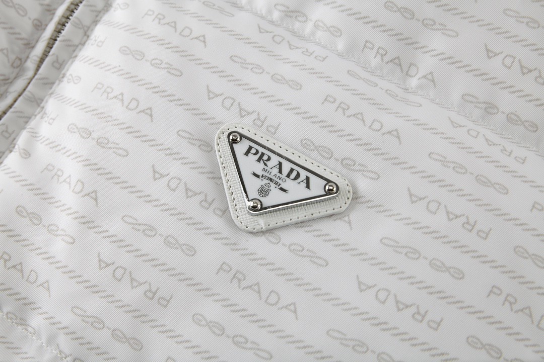 PRADA 普拉达尼龙提花拉链立领羽绒服 外套 保暖 白色 黑色