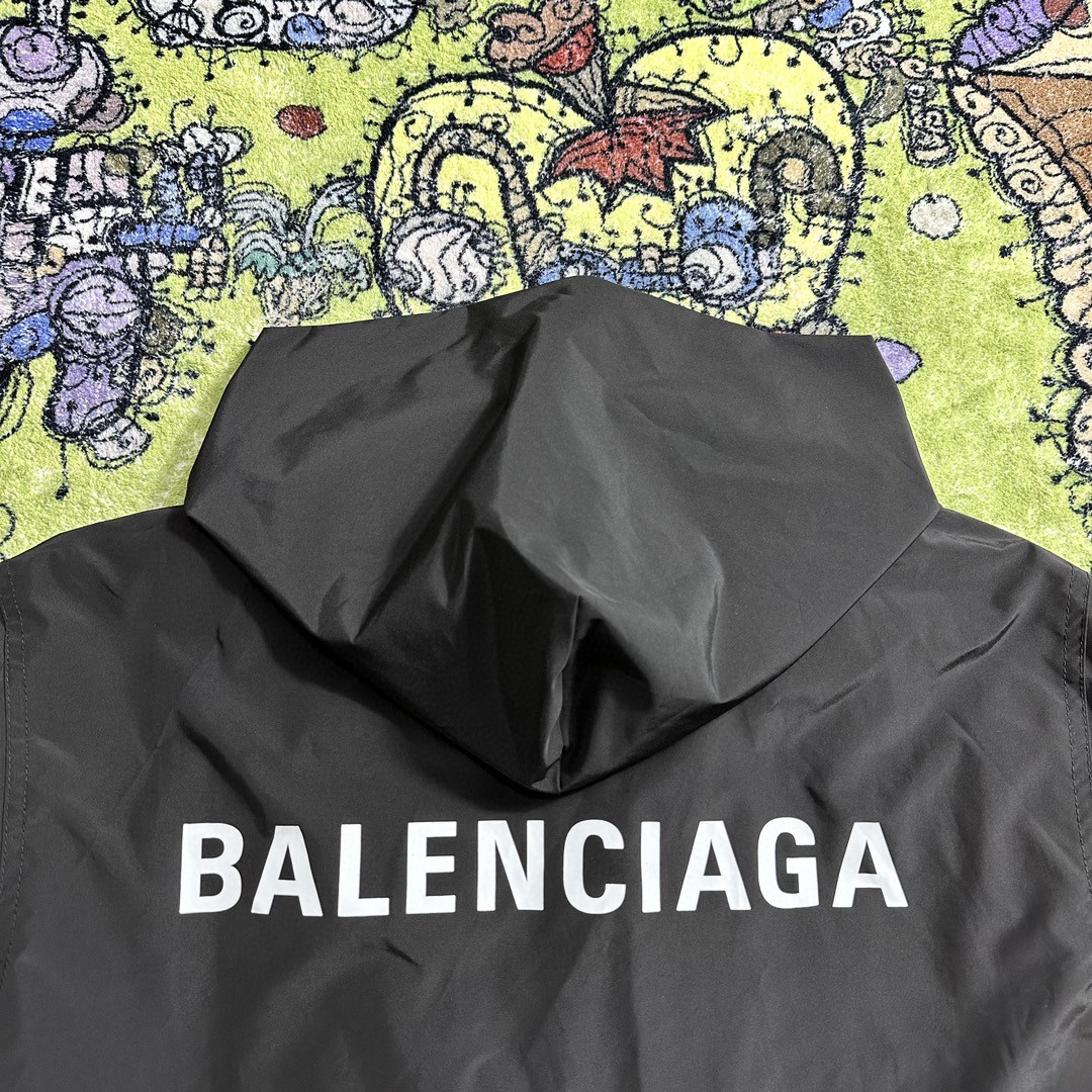 Balenciaga 巴黎世家 背后字母logo印花 连帽夹克 冲锋衣 外套 秋冬 黑色 725275TYD361000