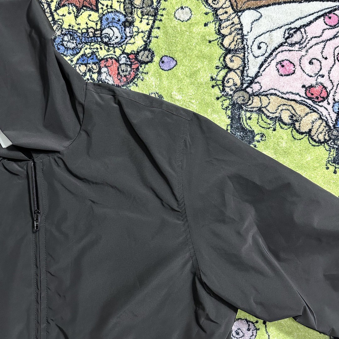 Balenciaga 巴黎世家 背后字母logo印花 连帽夹克 冲锋衣 外套 秋冬 黑色 725275TYD361000