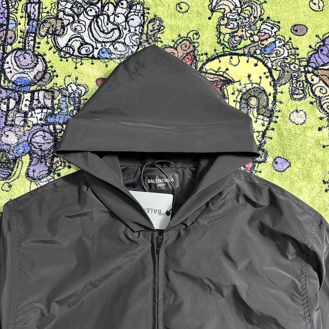 Balenciaga 巴黎世家 背后字母logo印花 连帽夹克 冲锋衣 外套 秋冬 黑色 725275TYD361000