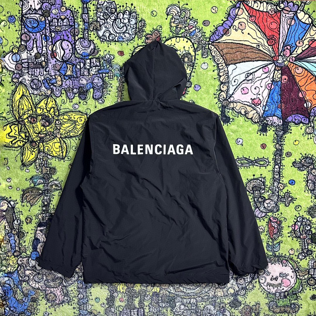 Balenciaga 巴黎世家 背后字母logo印花 连帽夹克 冲锋衣 外套 秋冬 黑色 725275TYD361000