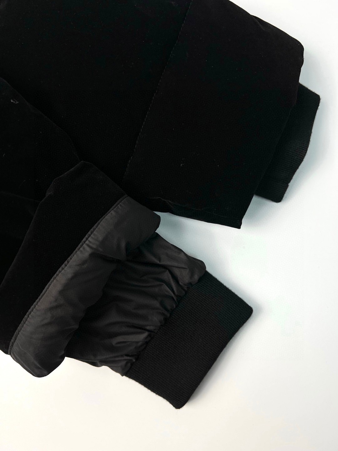 PRADA 普拉达 Cropped Down Jacket 纯色立领拉链 羽绒服 夹克 外套 保暖 冬款 男女同款 黑色 SGC407-13IM-F0002-S-232