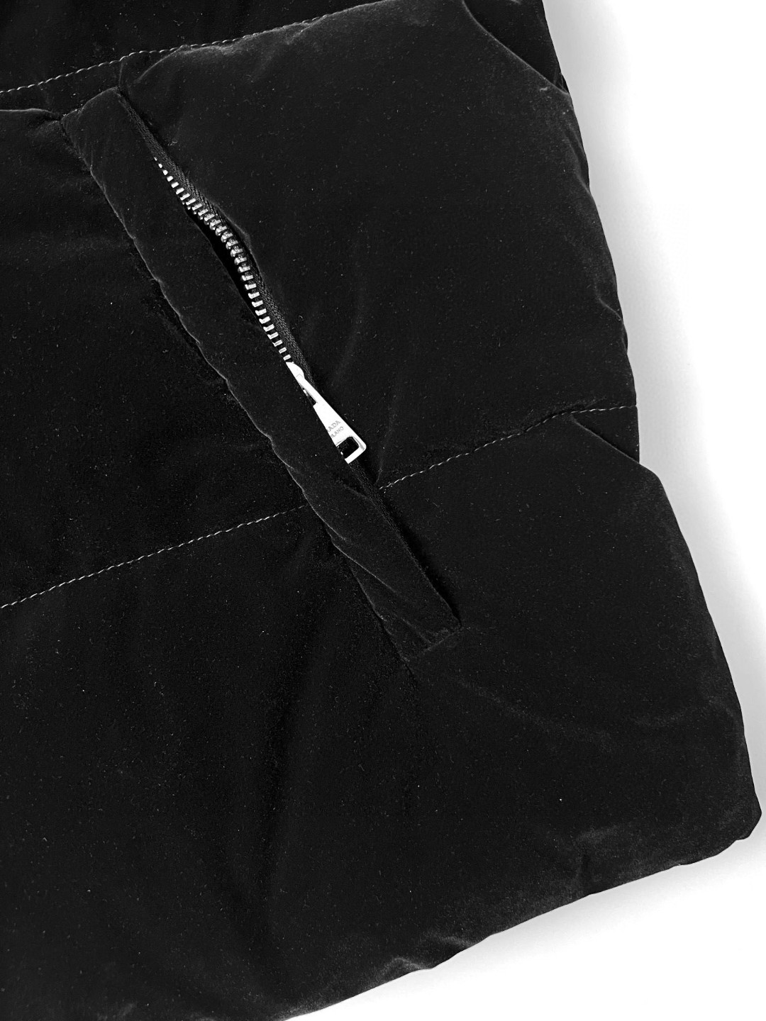 PRADA 普拉达 Cropped Down Jacket 纯色立领拉链 羽绒服 夹克 外套 保暖 冬款 男女同款 黑色 SGC407-13IM-F0002-S-232