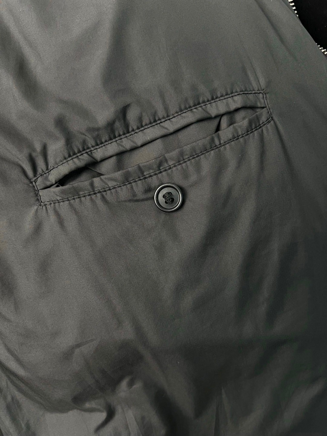 PRADA 普拉达 Cropped Down Jacket 纯色立领拉链 羽绒服 夹克 外套 保暖 冬款 男女同款 黑色 SGC407-13IM-F0002-S-232