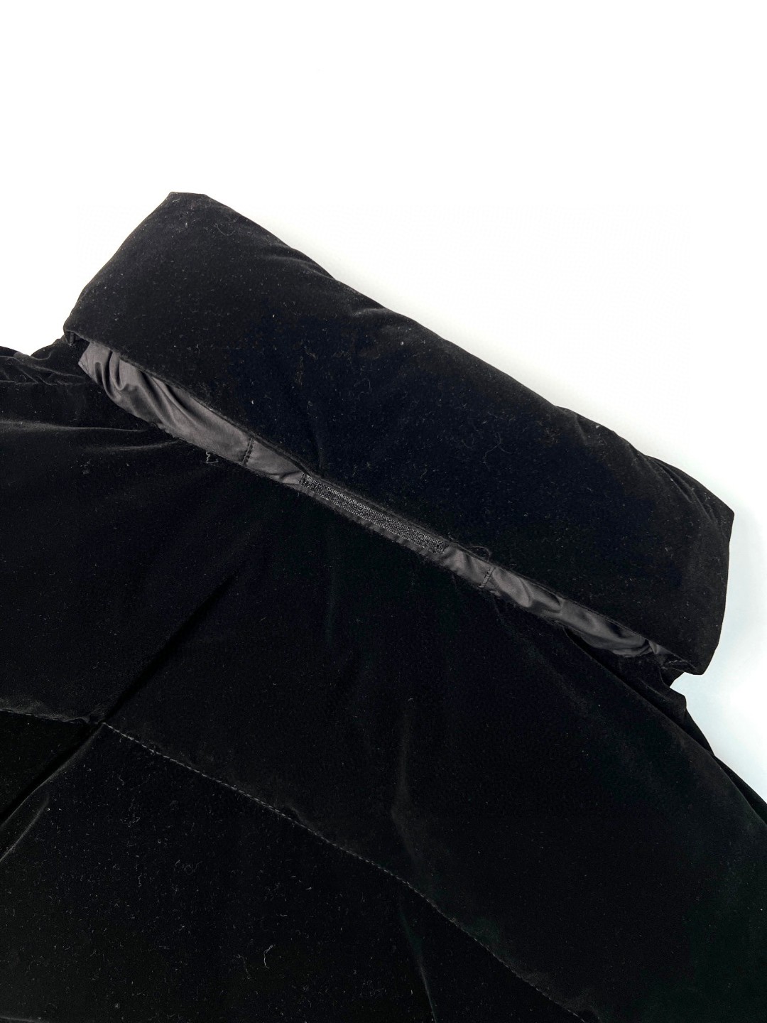 PRADA 普拉达 Cropped Down Jacket 纯色立领拉链 羽绒服 夹克 外套 保暖 冬款 男女同款 黑色 SGC407-13IM-F0002-S-232