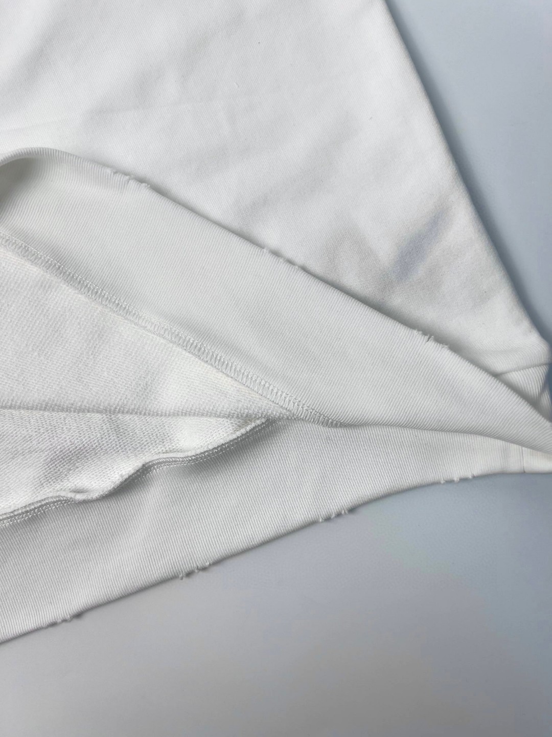 Balenciaga 巴黎世家 破坏设计领口铆钉套头卫衣 长袖 秋冬 白色