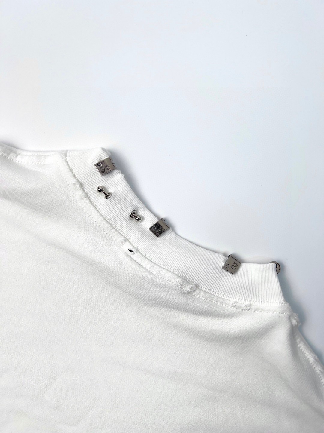 Balenciaga 巴黎世家 破坏设计领口铆钉套头卫衣 长袖 秋冬 白色