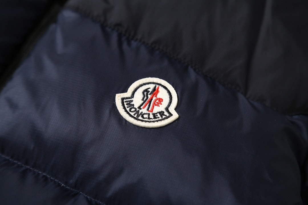 Moncler 蒙口 logo贴标拼接拉链羽绒服 保暖 外套 深蓝色 H20911A001475967G776