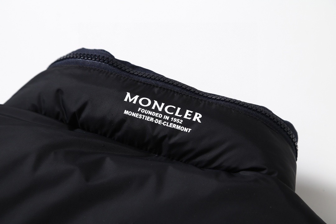 Moncler 蒙口 logo贴标拼接拉链羽绒服 保暖 外套 深蓝色 H20911A001475967G776