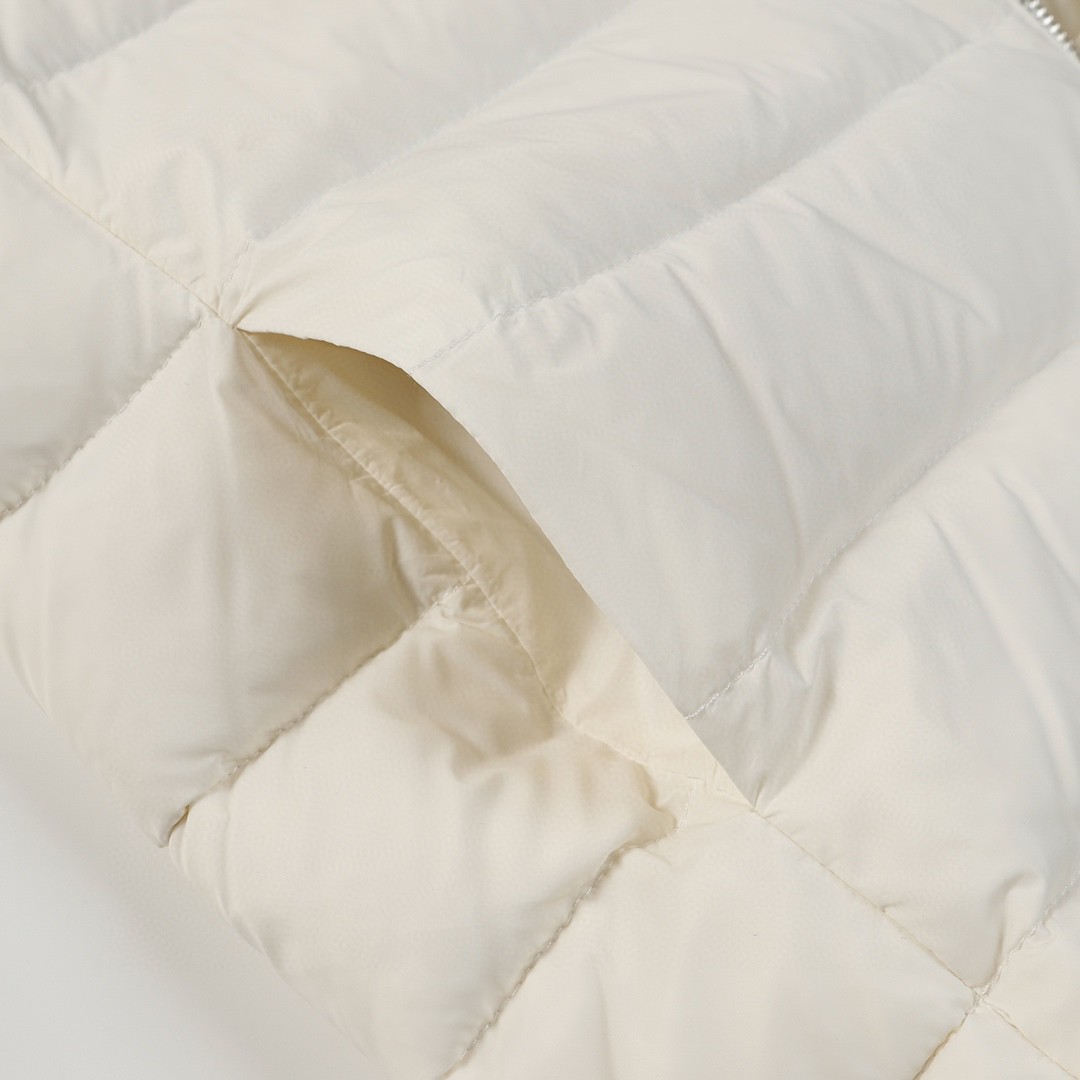 Moncler 蒙口 横格纹针织拼接立领羽绒服 夹克 保暖 外套 白色