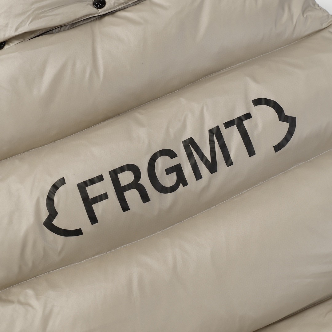 Moncler 蒙口 FRGMT 藤原浩 联名款 字母Logo连帽拉链羽绒服 马甲 保暖 外套 棕色 I209U1A00009M3078208