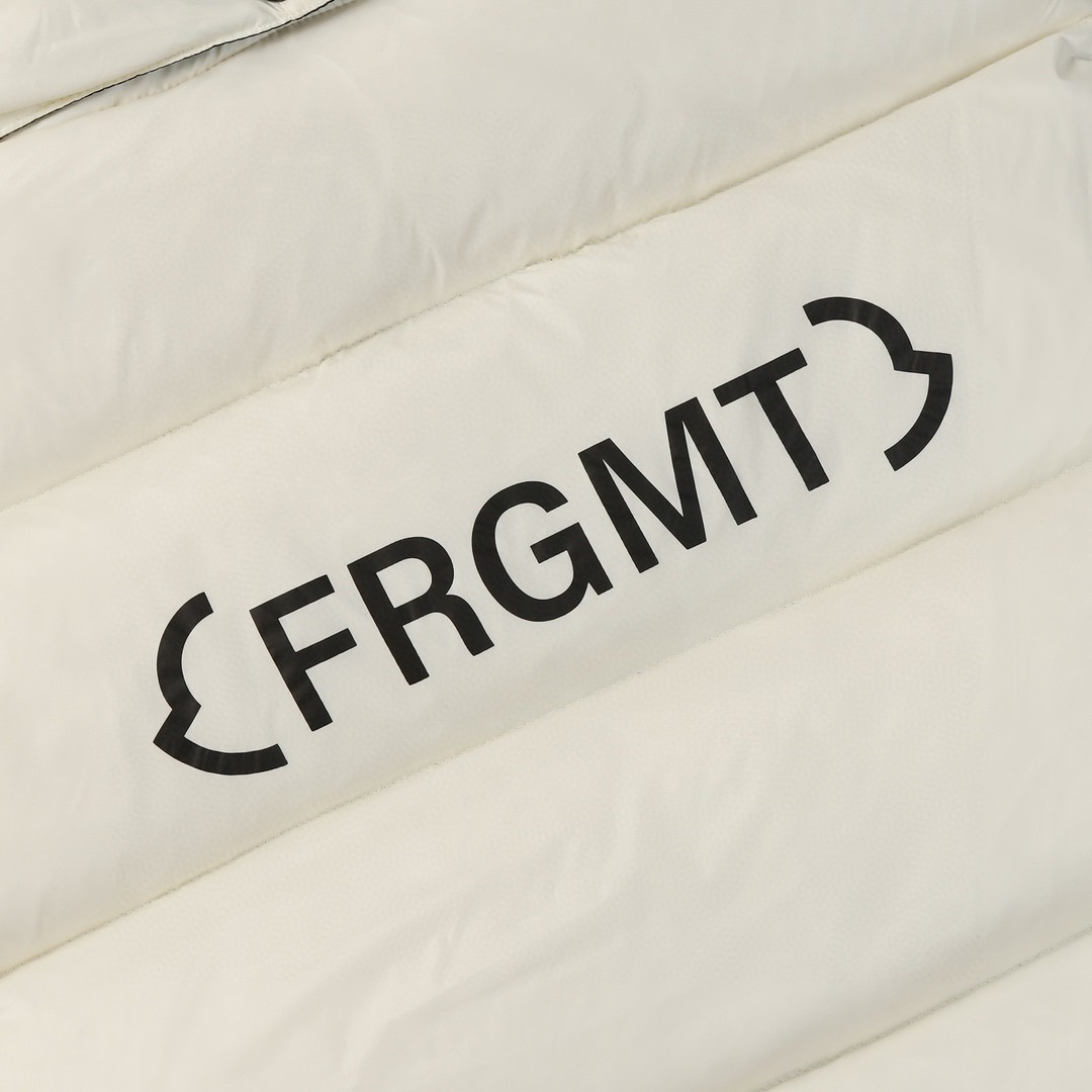 Moncler 蒙口 FRGMT 藤原浩 联名款 字母Logo连帽拉链羽绒服 马甲 保暖 外套 白色 I209U1A00009M3078032