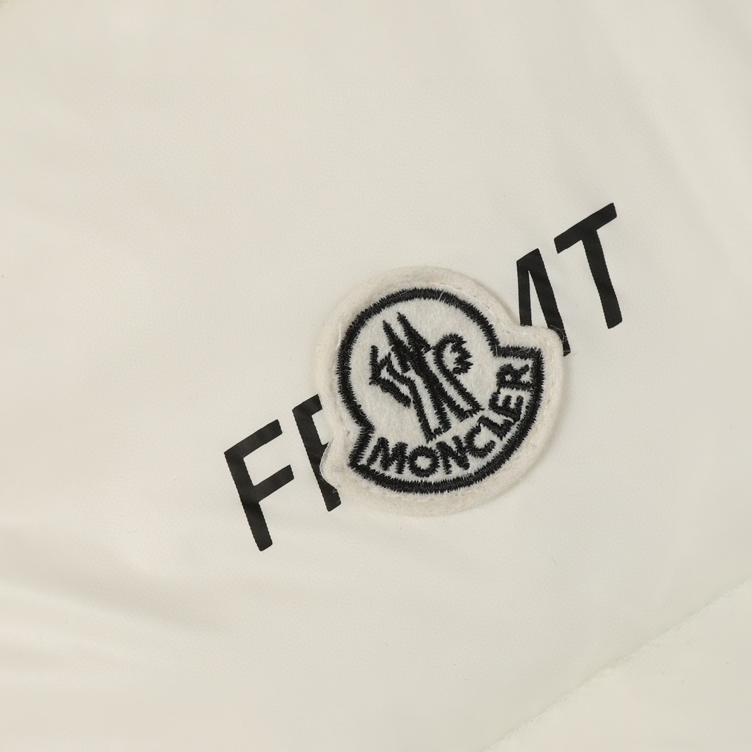 Moncler 蒙口 FRGMT 藤原浩 联名款 字母Logo连帽拉链羽绒服 马甲 保暖 外套 白色 I209U1A00009M3078032
