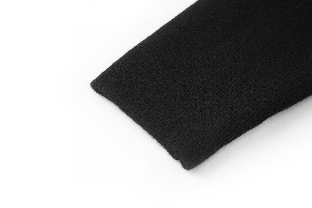 Balenciaga 巴黎世家 袖标V领羊毛开衫 针织衫 毛衣 长袖 黑色