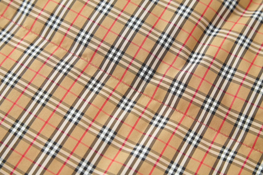 Burberry 巴宝莉复古格纹 双面两穿羽绒服 夹克 长袖 外套 冬款 男女同款 卡其色 80037841