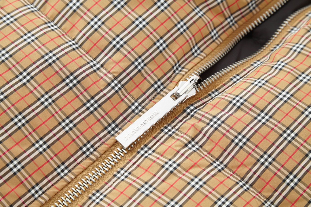 Burberry 巴宝莉复古格纹 双面两穿羽绒服 夹克 长袖 外套 冬款 男女同款 卡其色 80037841