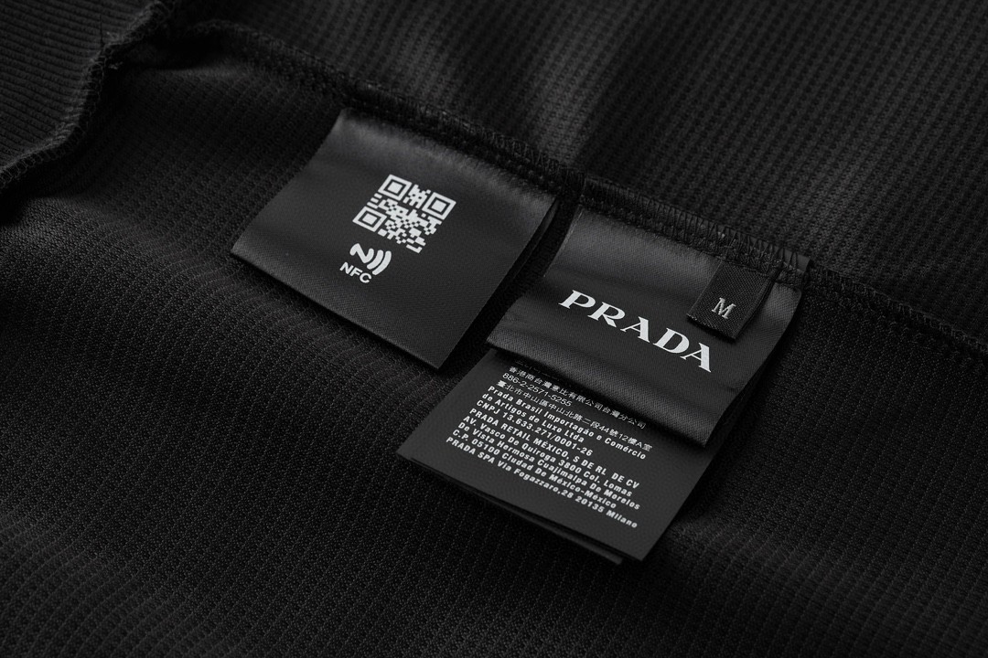 PRADA 普拉达 半拉链华夫格徽标卫衣 长袖 圆领 套头 秋冬卫衣 男女同款 黑色 