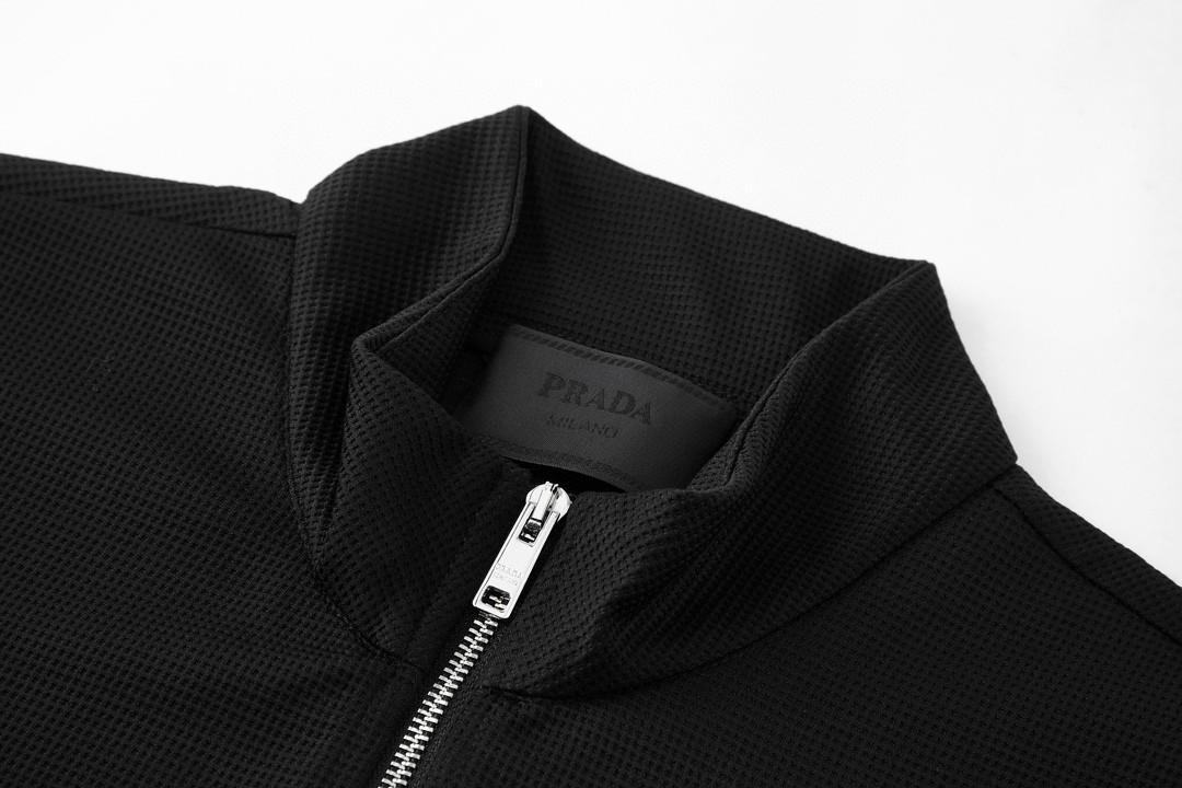 PRADA 普拉达 半拉链华夫格徽标卫衣 长袖 圆领 套头 秋冬卫衣 男女同款 黑色 