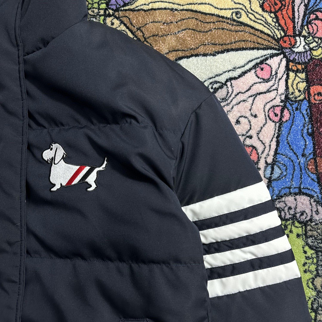 Thom Browne 经典四杠刺绣小钩图案长款羽绒服 长袖 保暖 黑色